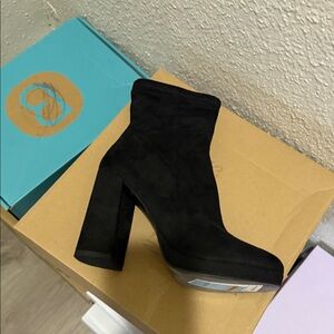 Elegant Black Ankle Boots